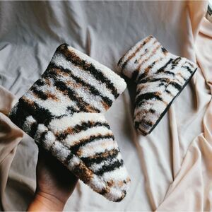🆕️Holiday Collection// Faux sherpa boots